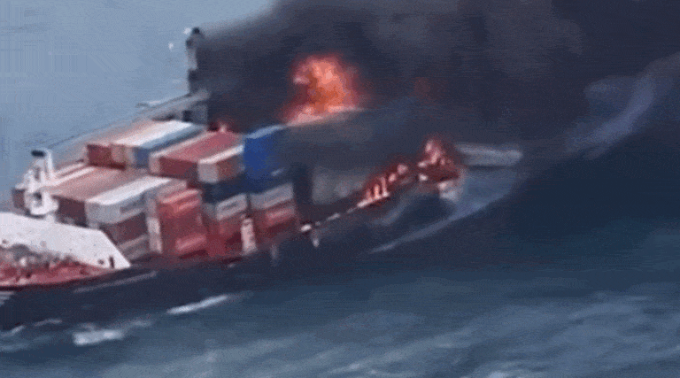 Amerykański statek M/V Gibraltar Eagle trafiony pociskiem na Morzu Czerwonym / Atak Rakietowy / Portal Stoczniowy