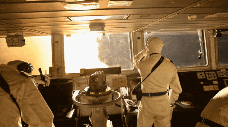 USA i Wielka Brytania uderzają w cele Huti w Jemenie / Portal Stoczniowy