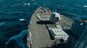 USS Mason w ogniu konfliktu / Portal Stoczniowy