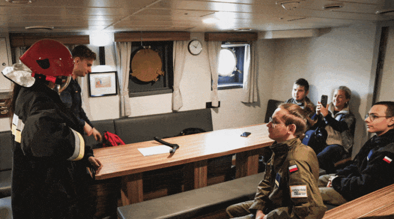 Praktyki zawodowe w wojskowych warunkach / Portal Stoczniowy