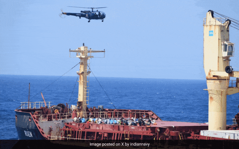 Somalijscy piraci umożliwiają załodze porwanego masowca Abdullah kontakt z rodziną / Portal Stoczniowy