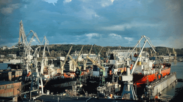 Za kulisami przemysłu okrętowego: Proces tworzenia morskich kolosów / Portal Stoczniowy
