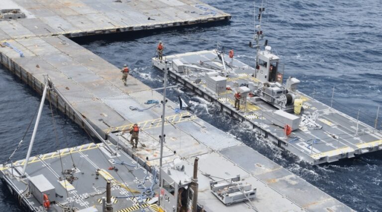 Pływające molo w Strefie Gazy gotowe do przyjęcia pomocy humanitarnej / Portal Stoczniowy