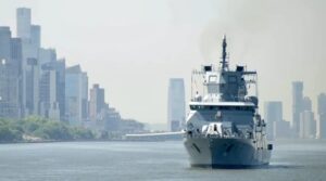 Niemieckie okręty wojenne w San Diego przed manewrami RIMPAC / Portal Stoczniowy