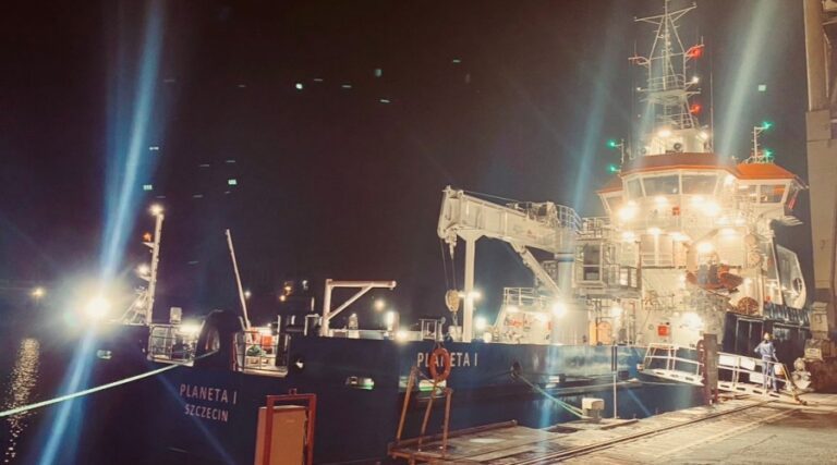 Przemysł okrętowy: światła nawigacyjne na statkach i okrętach / Portal Stoczniowy