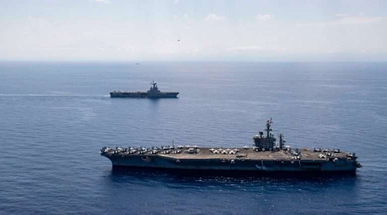Czy Huti przeprowadzili atak na lotniskowiec Eisenhower? / Portal Stoczniowy