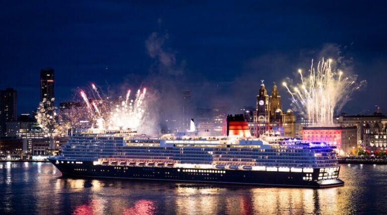 Chrzest wycieczkowca Queen Anne w Liverpoolu / Portal Stoczniowy