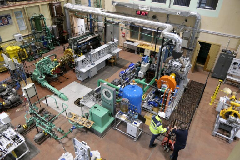 AMW i PGZ Stocznia Wojenna kształcą nowe pokolenie specjalistów / Portal Stoczniowy