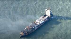 Kolizja i pożar u wybrzeży Anglii – przypadek czy sabotaż? / Portal Stoczniowy