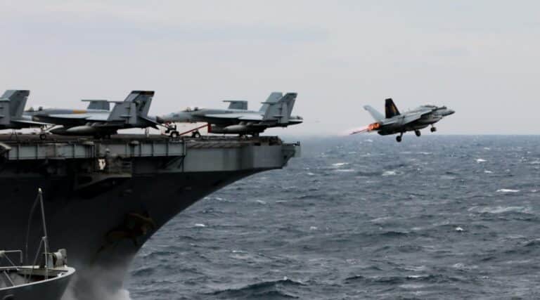 Sygnał dla Iranu - dwa lotniskowce US Navy na Bliskim Wschodzie / Portal Stoczniowy