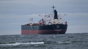 Estońska marynarka zatrzymuje tankowiec „floty cieni” / Portal Stoczniowy