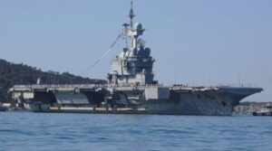 Lotniskowiec Charles de Gaulle zakończył misję CLEMENCEAU 25 / Portal Stoczniowy