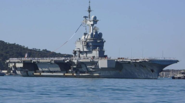 Lotniskowiec Charles de Gaulle zakończył misję CLEMENCEAU 25 / Portal Stoczniowy