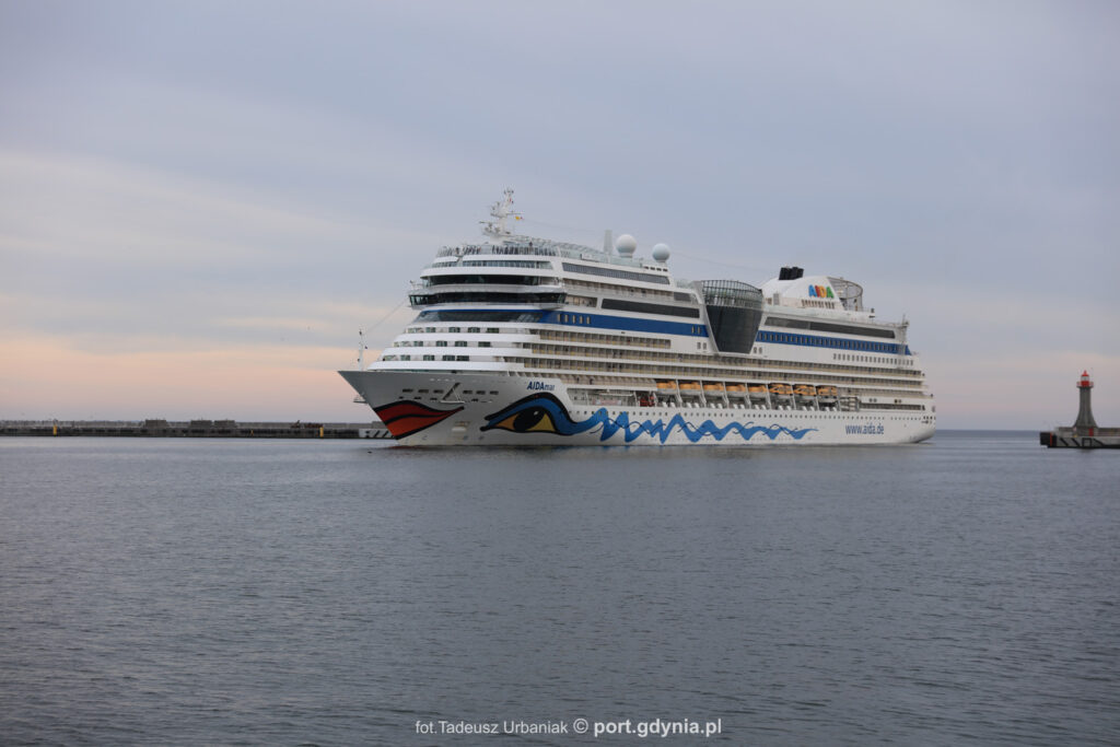 AIDAmar otwiera sezon wycieczkowców w Porcie Gdynia / Portal Stoczniowy