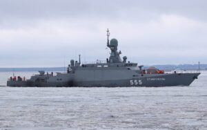 Rosyjski okręt wojenny nielegalnie konfiskuje estońską boję pomiarową / Portal Stoczniowy