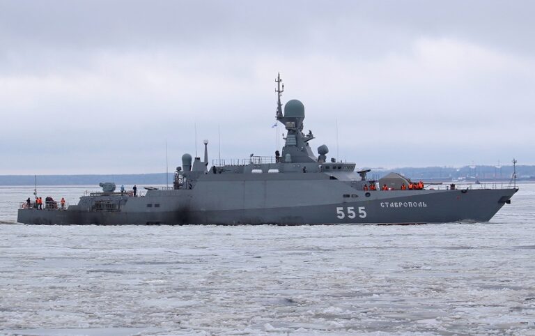 Rosyjski okręt wojenny nielegalnie konfiskuje estońską boję pomiarową / Portal Stoczniowy