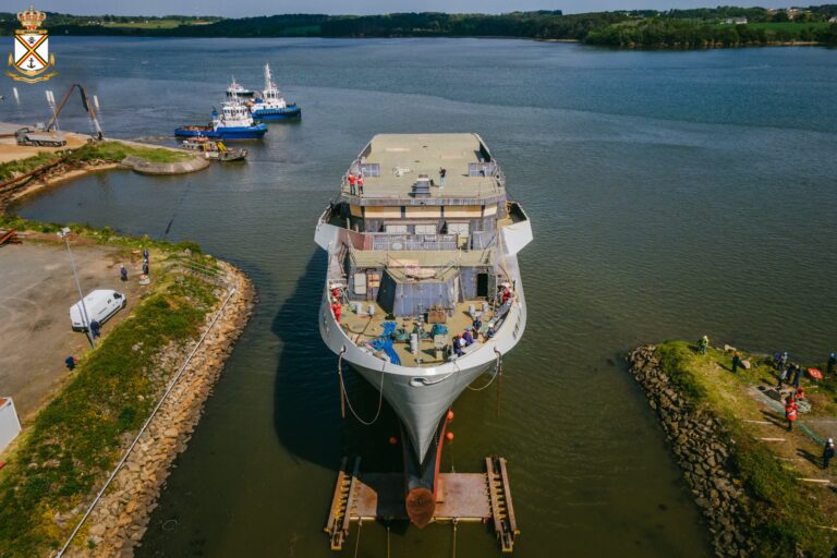 Francja: wodowanie przyszłego niszczyciela min Brugge (M 942) / Portal Stoczniowy