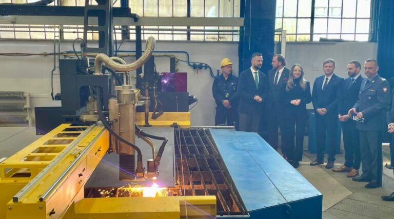 Burza na Oksywiu – ruszyła budowa kolejnej fregaty Miecznik / Portal Stoczniowy