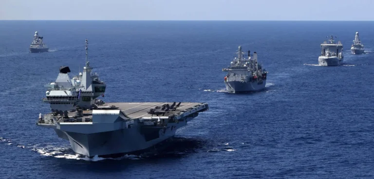 Grupa uderzeniowa HMS Prince of Wales na wodach Morza Czerwonego / Portal Stoczniowy