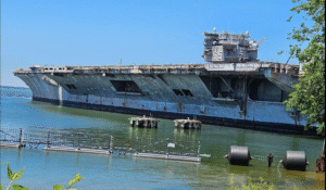 Koniec epoki atomowej legendy. USS Enterprise (CVN-65) idzie na żyletki / Portal Stoczniowy