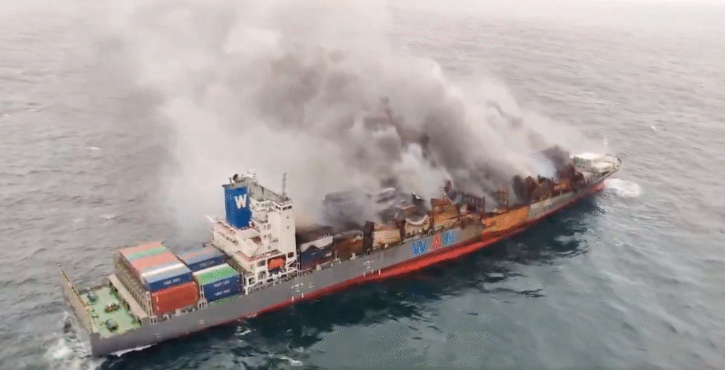 Pożar na Wan Hai 503 - rosnąca presja na armatora i zespół ratowniczy / Portal Stoczniowy