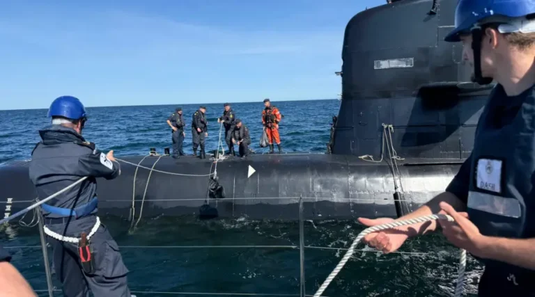 Fika na peryskopowej. Sojusznicza pomoc, czy coś więcej? / Portal Stoczniowy