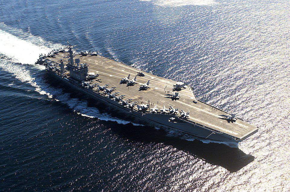 Zespoły okrętów wojennych US Navy w drodze do Zatoki Perskiej / Portal Stoczniowy