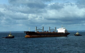 Drugi masowiec Meshka ściągnięty z mielizny w cieśninie Sund / Portal Stoczniowy