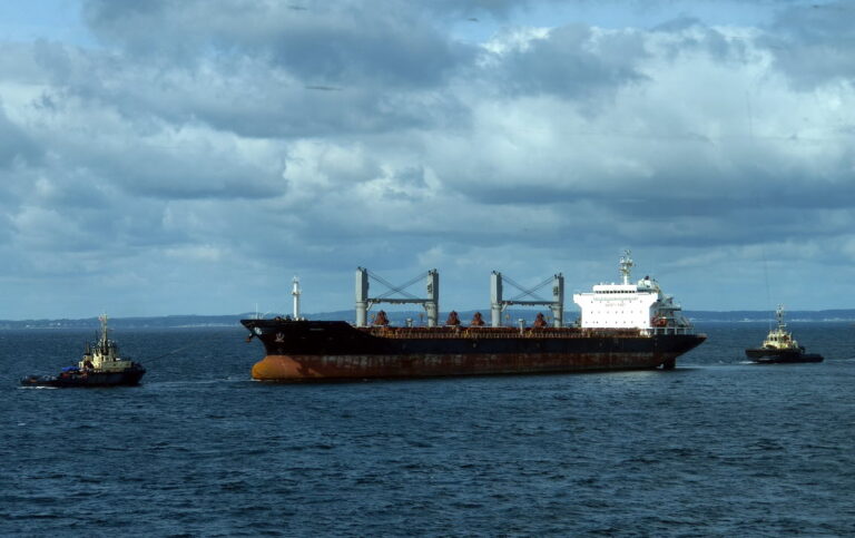 Drugi masowiec Meshka ściągnięty z mielizny w cieśninie Sund / Portal Stoczniowy