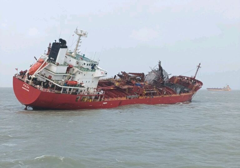 Eksplozja na tankowcu Fulda u wybrzeży Indii / Portal Stoczniowy