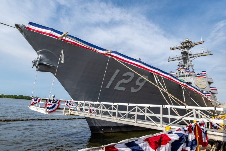 Chrzest przyszłego USS Jeremiah Denton (DDG 129) w stoczni HII / Portal Stoczniowy