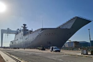 Navantia rozpoczyna wymianę pędników na desantowcu Juan Carlos I / Portal Stoczniowy