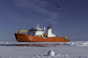 Rywalizacja mocarstw w cieniu topniejącego lodu w Arktyce / Portal Stoczniowy