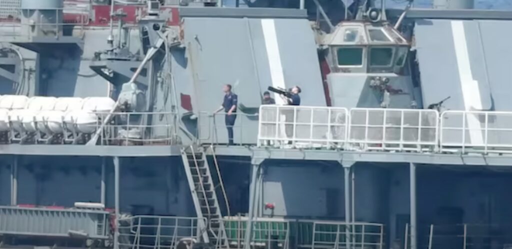 Niszczyciel Wiceadmirał Kułakow w gotowości – incydent z dronem w Cieśninach Duńskich / Portal Stoczniowy
