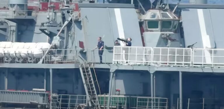 Niszczyciel Wiceadmirał Kułakow w gotowości – incydent z dronem w Cieśninach Duńskich / Portal Stoczniowy