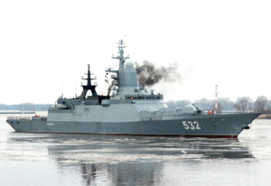 Rosyjskie okręty wojenne eskortują tankowce z "floty cieni" / Portal Stoczniowy