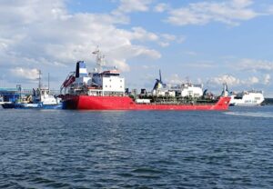 Awaria tankowca Oktan w Świnoujściu. Natychmiast rzucono kotwicę / Portal Stoczniowy