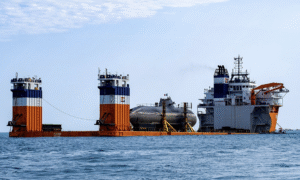 Włoski okręt podwodny trafił do stoczni na pokładzie pływającego doku / Portal Stoczniowy