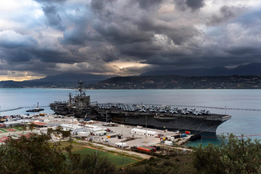 Lotniskowiec USS Harry S. Truman przygotowuję się do remontu / Portal Stoczniowy
