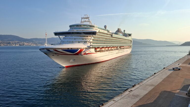 Alarm bombowy i ewakuacja pasażerów na wycieczkowcu Ventura / Portal Stoczniowy