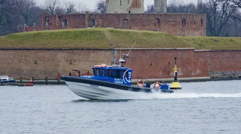 Reakcja służb i pijany kapitan kontenerowca w Porcie Gdańsk / Portal Stoczniowy
