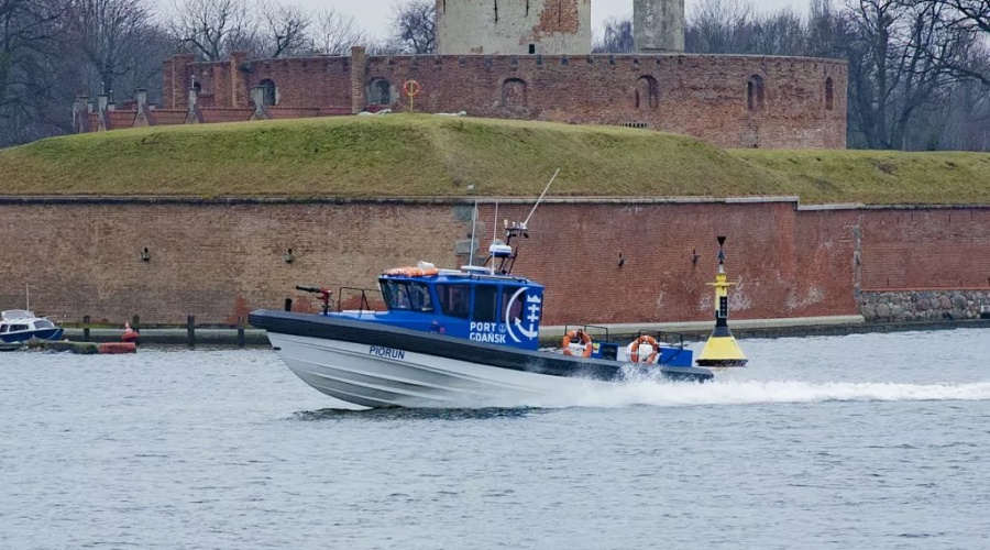 Reakcja służb i pijany kapitan kontenerowca w Porcie Gdańsk / Portal Stoczniowy
