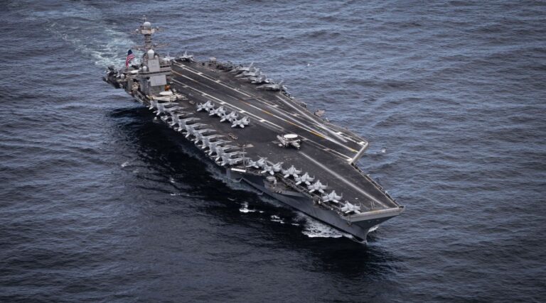 USS Gerald R. Ford w zasięgu rosyjskiego okrętu podwodnego? / Portal Stoczniowy