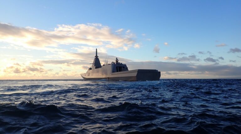 Nowe fregaty, system SHIELD i rozbudowa systemów bezzałogowych dla JMSDF / Portal Stoczniowy