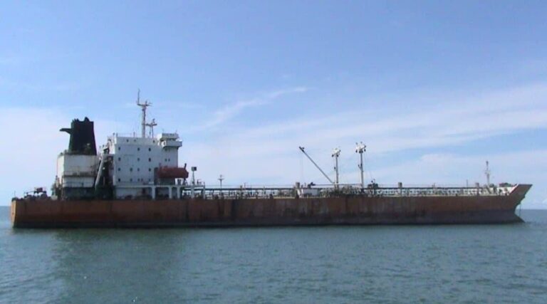 Surowsze przepisy dla nielegalnych postojów i przeładunków STS w Malezji / Portal Stoczniowy