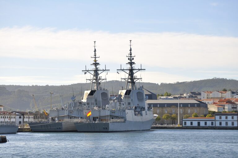 SPY-7 i SCOMBA połączone. Fregaty F-110 wchodzą w etap prób / Portal Stoczniowy