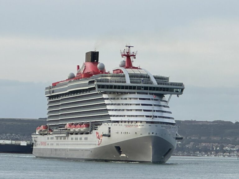 Nowy wycieczkowiec, nowe kierunki. Brilliant Lady rozpoczyna rejsy / Portal Stoczniowy