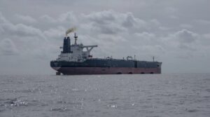 Rosyjski tankowiec uwięziony w arktycznym lodzie. Ryzykowna gra „floty cieni" / Portal Stoczniowy