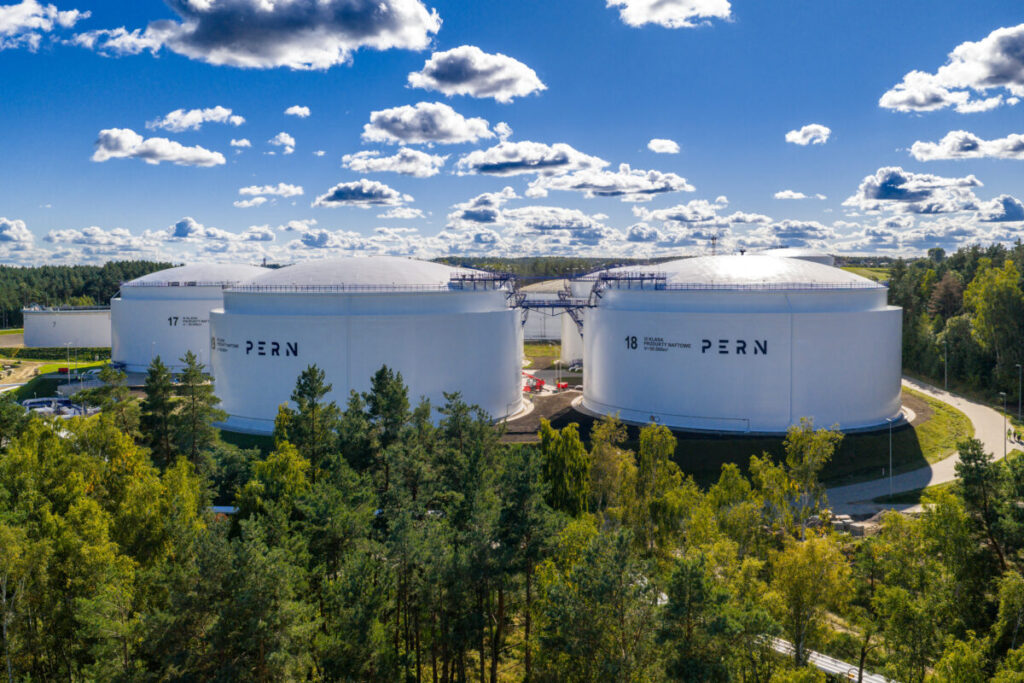 Dębogórze z nowymi zbiornikami. PERN zakończył strategiczną inwestycję / Portal Stoczniowy