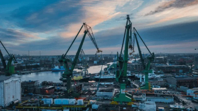 Umowa o budowę statku – przyczynienie się armatora do opóźnienia w budowie / Portal Stoczniowy